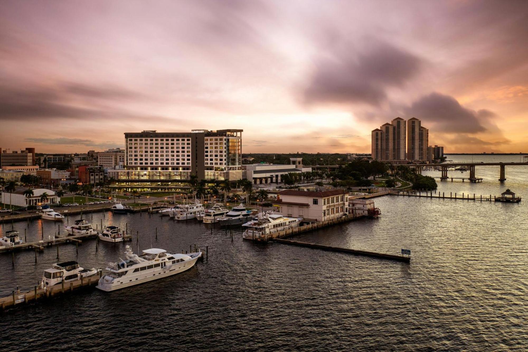 Luminary Hotel & Co., Autograph Collection Fort Myers Bagian luar foto