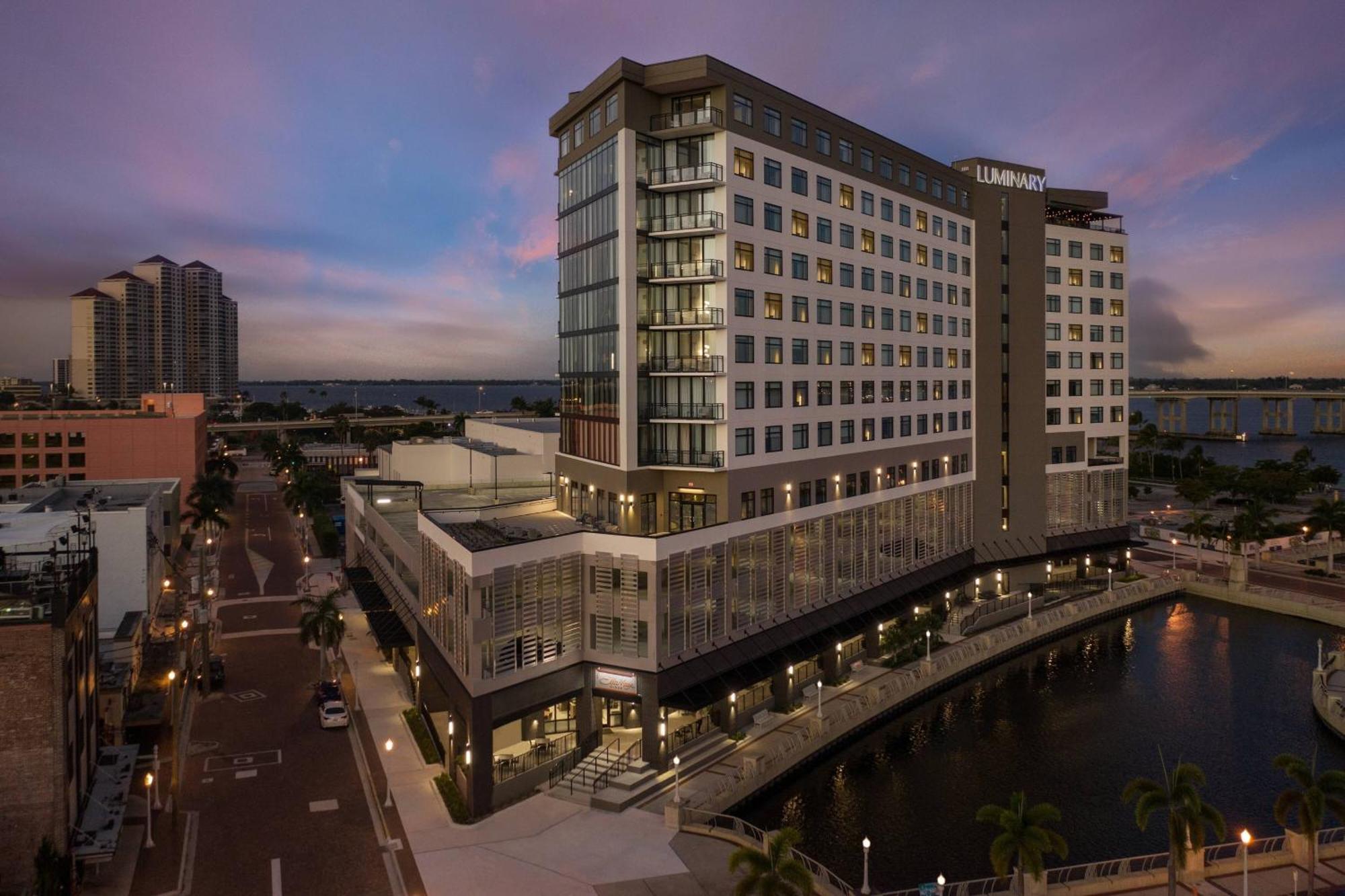 Luminary Hotel & Co., Autograph Collection Fort Myers Bagian luar foto
