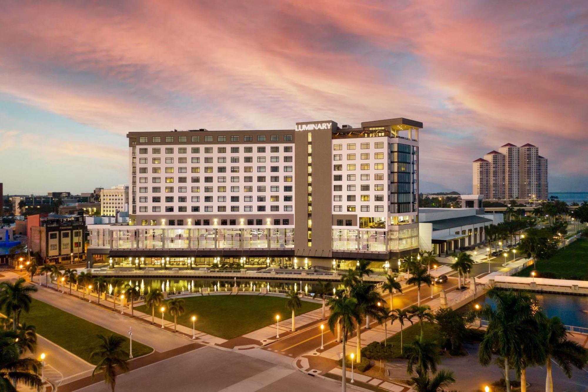 Luminary Hotel & Co., Autograph Collection Fort Myers Bagian luar foto