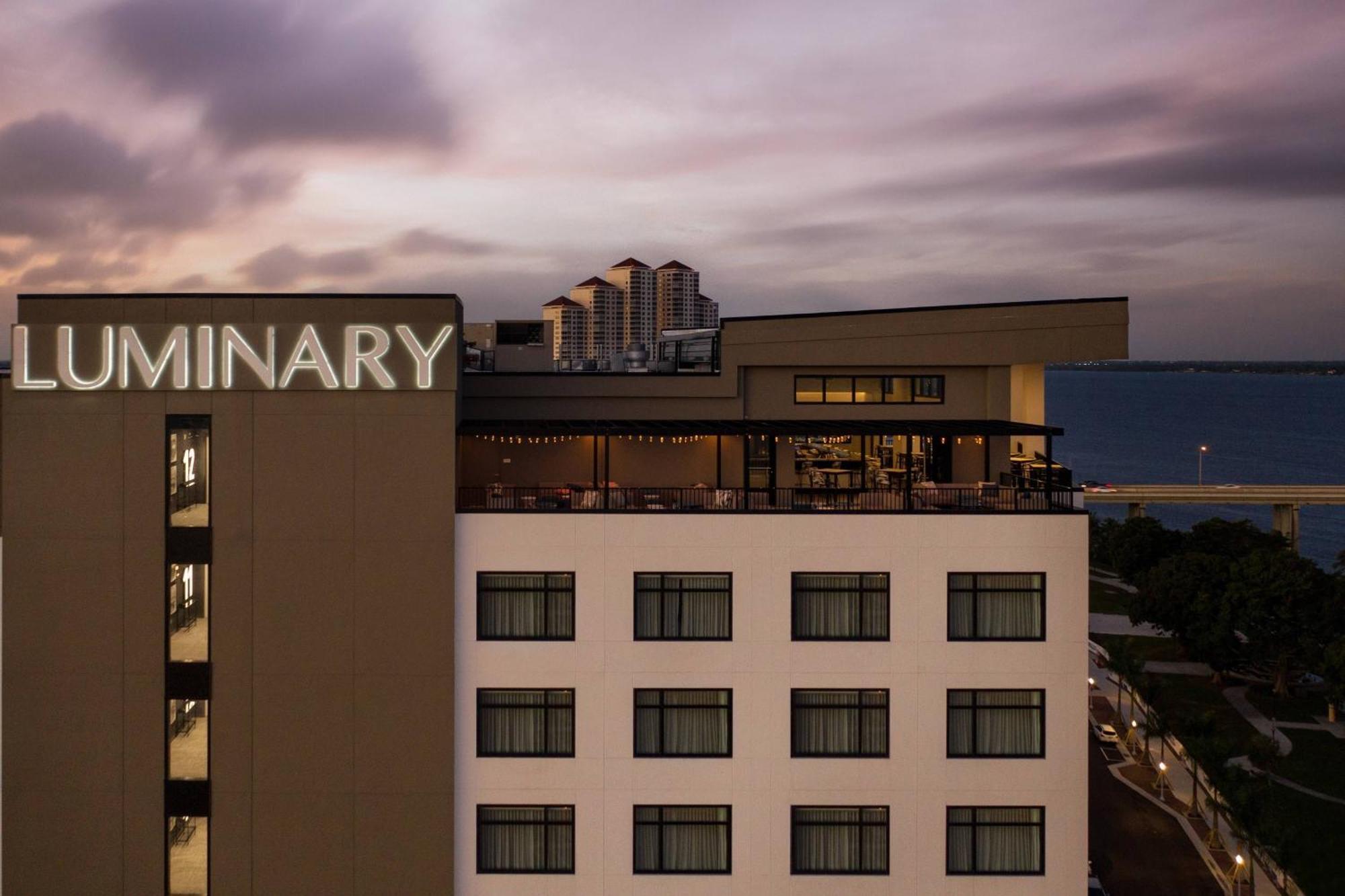 Luminary Hotel & Co., Autograph Collection Fort Myers Bagian luar foto